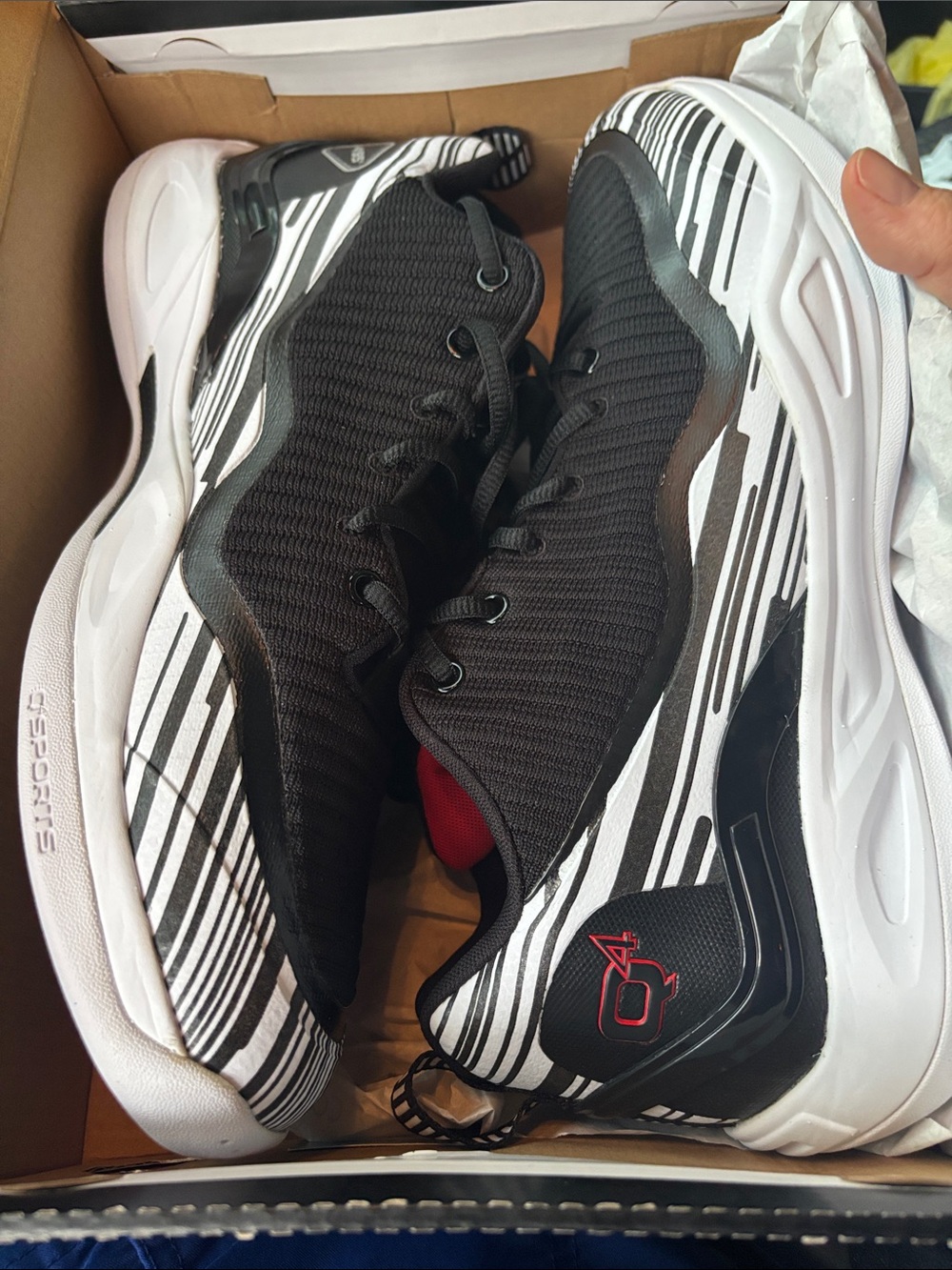 Q4 Branded Black white colorway LO athletic shoes
